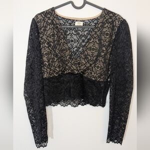 Aritzia Wilfred Caressa Lace V-neck Crop top long sleeve lined - size M